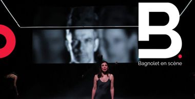 Une actrice du spectacle Vent Fort sur scène
