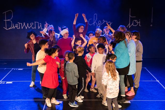 Joie des participants au spectacle parents enfants