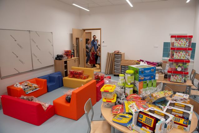 Les fournitures scolaires arrivent dans les classes de maternelle
