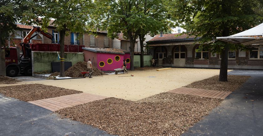 une cour d'école débitumisée