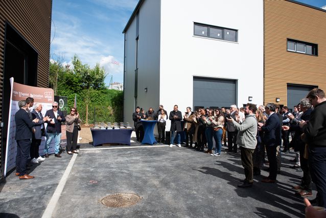 Applaudissements lors de l'inauguration du Village Business Park