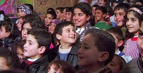 Groupe d'enfants de Chatila souriants