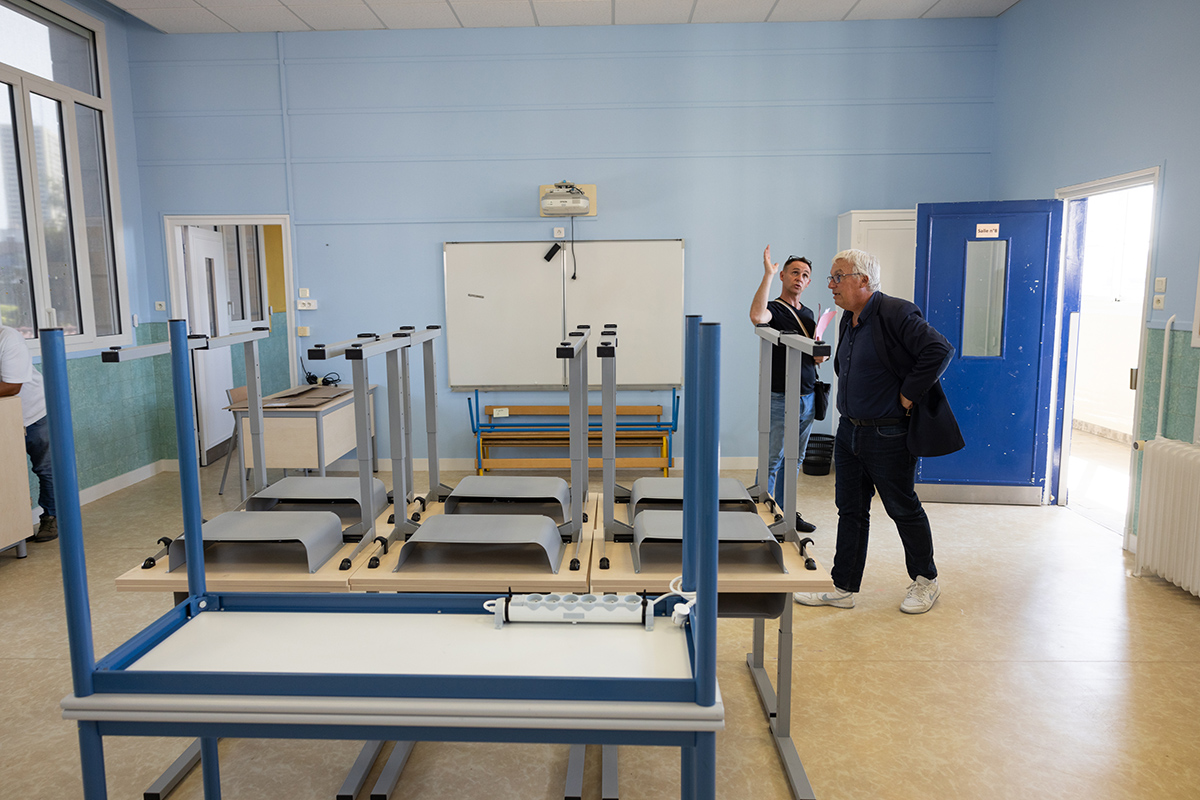 Le Maire visite une classe après les travaux d'été