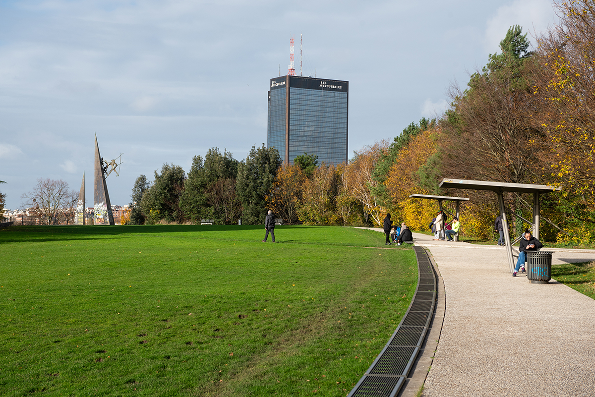 Les Tours Mercuriales vues du parc Jean-Moulin Les Guilands à Bagnolet